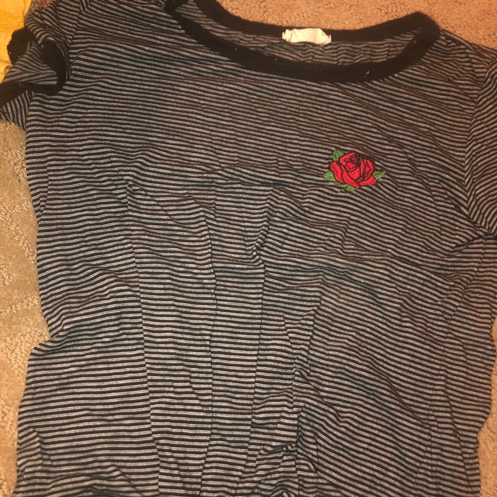 Crop striped tee with rose